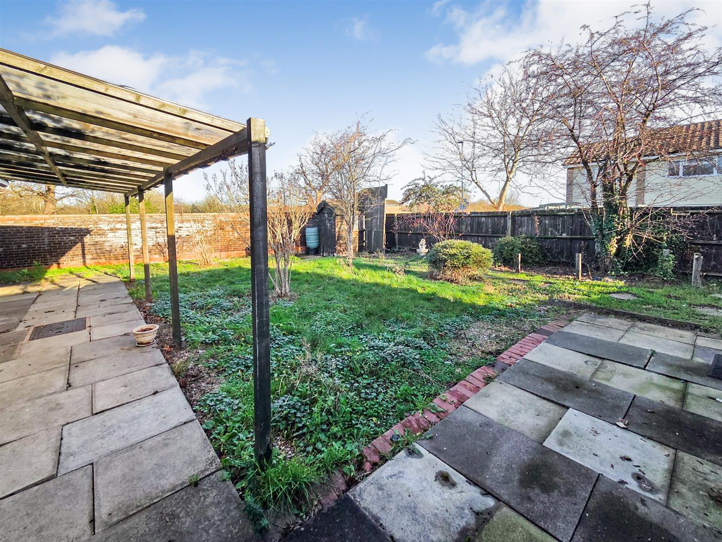 2 bed property in Birkdale Road, Bedford